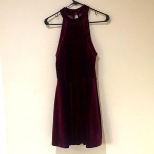 silence + noise medium backless velvet midi-dress in dark red velvet